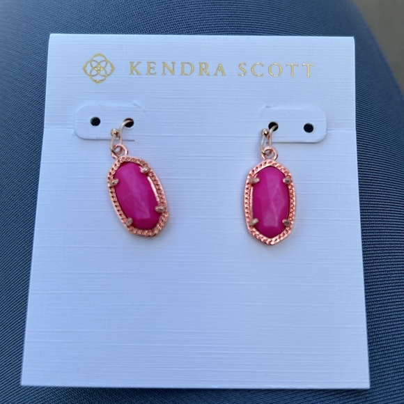 The classic oval shape in the Lee Rose Gold Drop Earrings in Azalea illusion - Picture 3 of 10